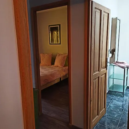 La Maison Rouge Bed & Breakfast Paris