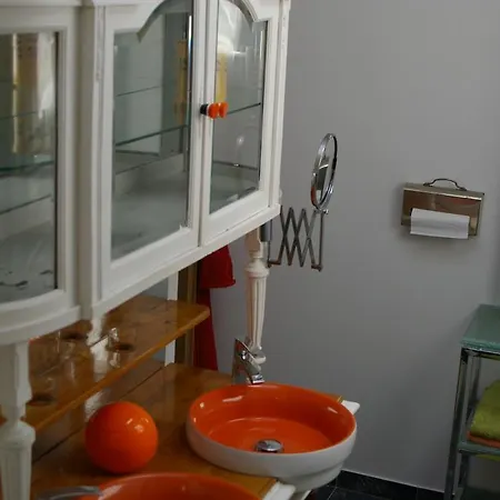Bed & Breakfast La Maison Rouge *