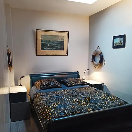 ラ メゾン ルージュ ベッド・アンド・ブレックファスト 4*