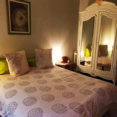 La Maison Rouge Bed & Breakfast Paříž