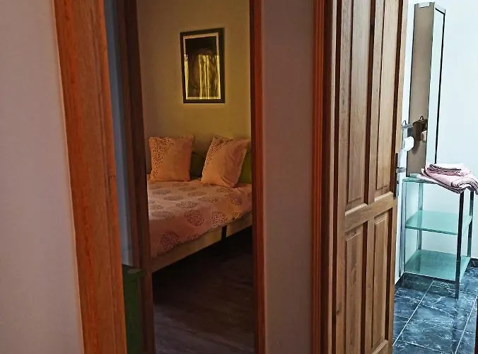 La Maison Rouge Bed & Breakfast Parigi