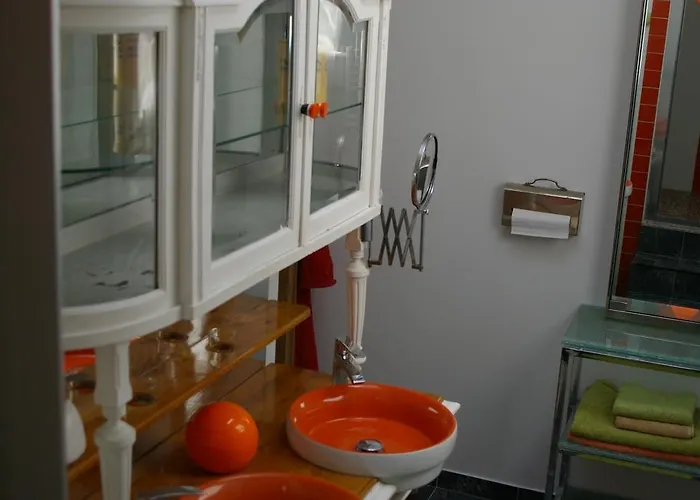 Bed & Breakfast La Maison Rouge 4*